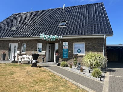 up-to-date cosmetic LOUNGE by Christin Baumann